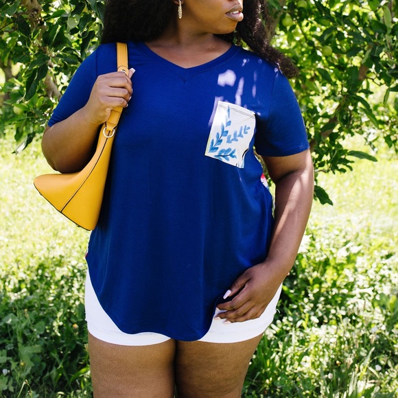 Pocket Full of Posies V-Neck Top - Picture 2 of 10